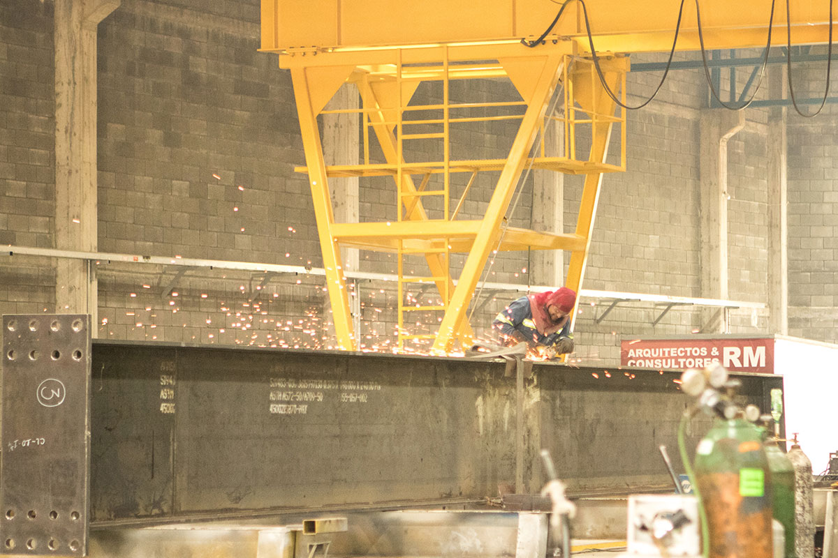 Trabajo en Estructura Metálica en Taller